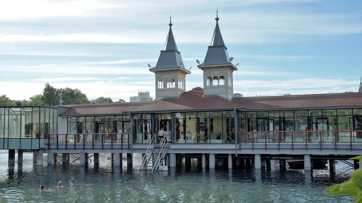 Heviz Hévíz Thermal Spa: World's Largest Natural Thermal Lake & Spa