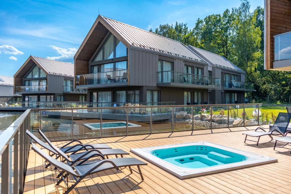 Termy Karkonosze villas with a hot tub